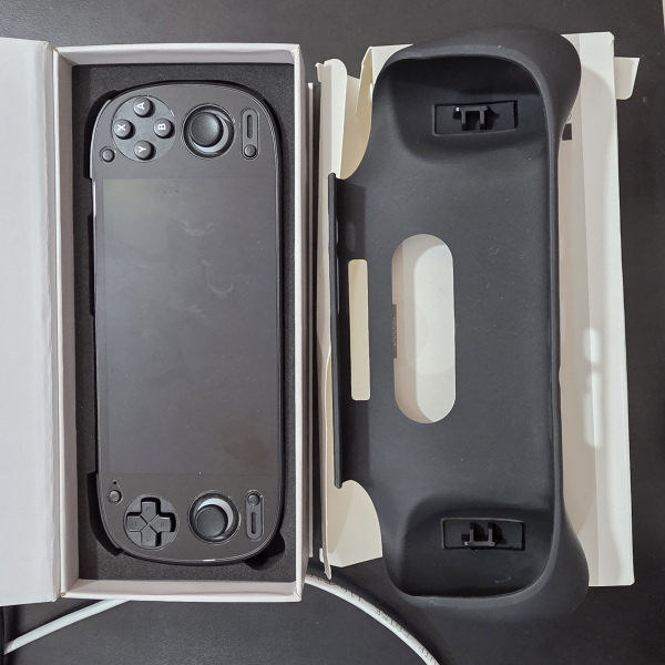 Retroid Pocket 5 BK 99% + Grip